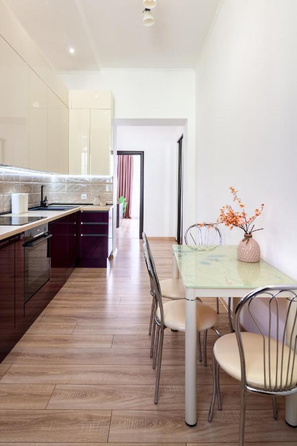 Avangard Liberty Avenue Apart ลวีฟ ภายนอก รูปภาพ